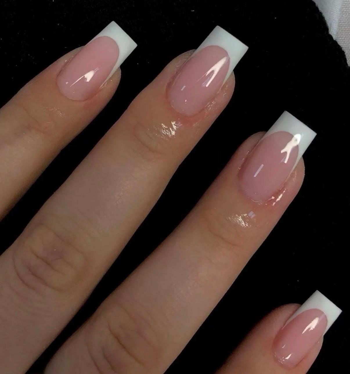 Réalisation ongles salon beauté CMD Toulouse